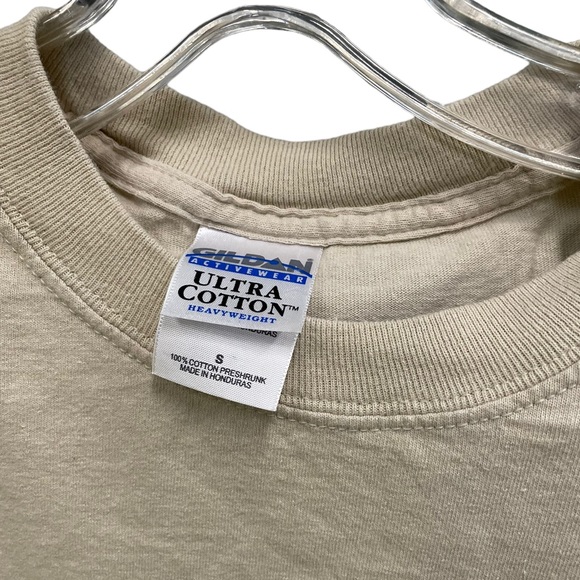 Gildan Activewear KANSAS Unisex Short Sleeve Tan Graphic Tee Size Small - Picture 2 of 3